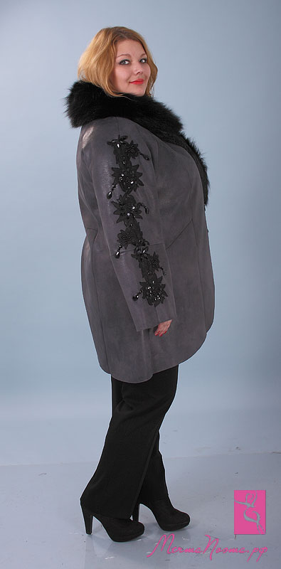 Нарядная дублёнка из искусственной кожи с роскошным песцовым воротником и вышивкой со стразами Зимнее рандеву (фото 2)